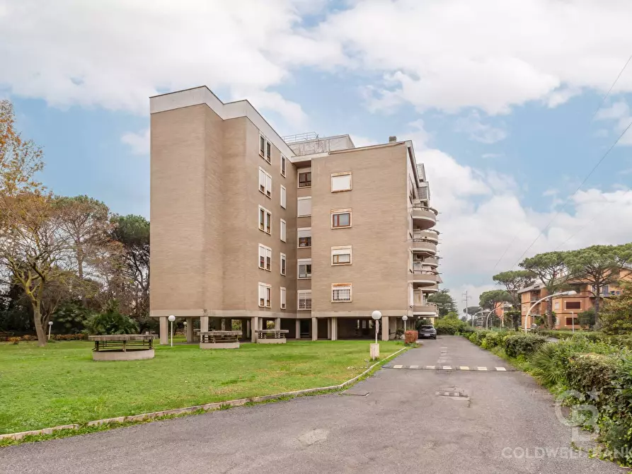 Immagine 30 di Attico in vendita  in Via Rivarone a Roma