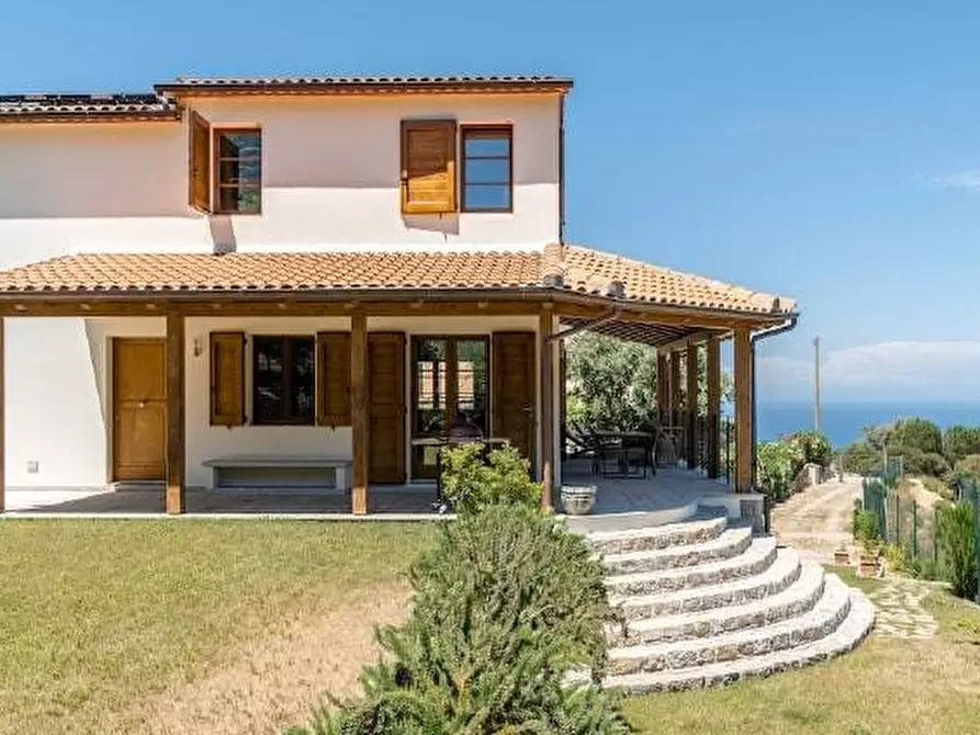 Immagine 3 di Villa in vendita  in Via delle Buche a Marciana