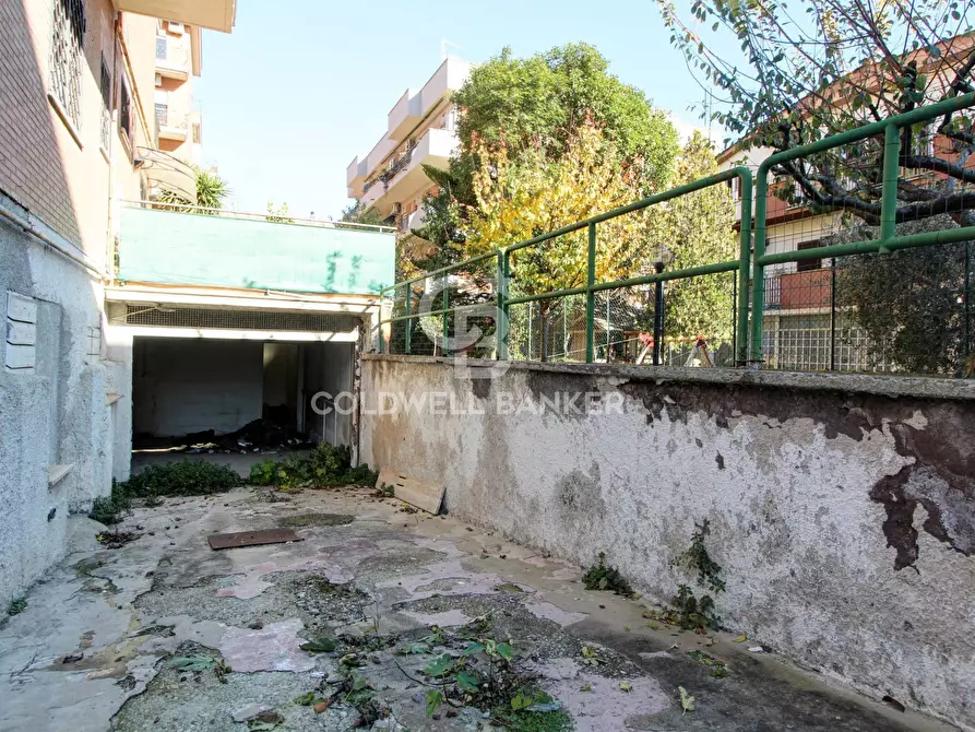 Immagine 2 di Box auto in vendita  in Via Rescaldina a Roma