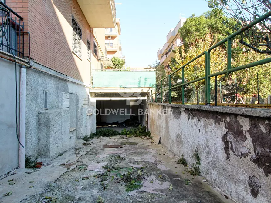 Immagine 3 di Box auto in vendita  in Via Rescaldina a Roma