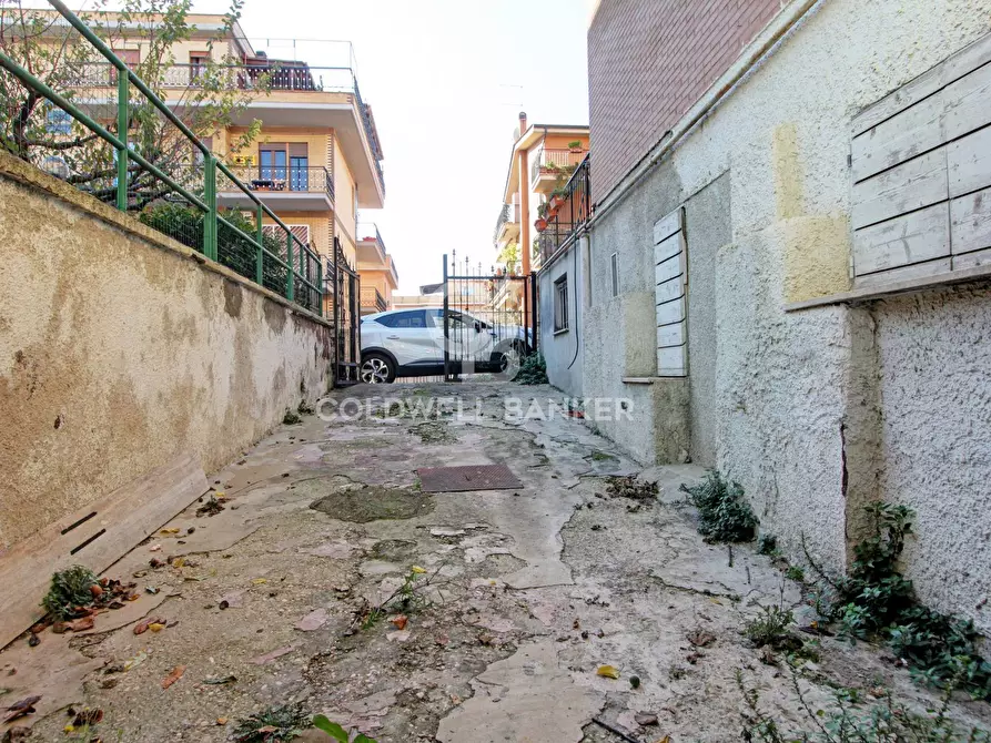 Immagine 4 di Box auto in vendita  in Via Rescaldina a Roma