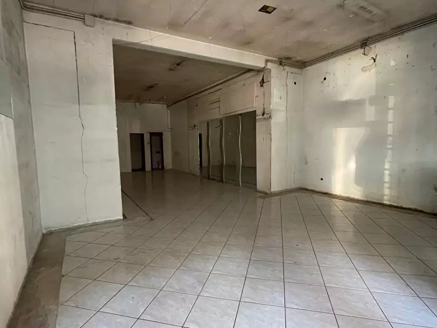 Immagine 3 di Negozio in affitto  in via manzoni a San Giorgio A Cremano