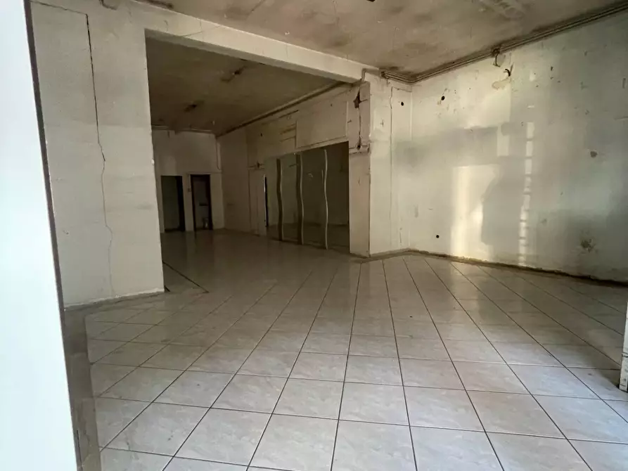 Immagine 4 di Negozio in affitto  in via manzoni a San Giorgio A Cremano