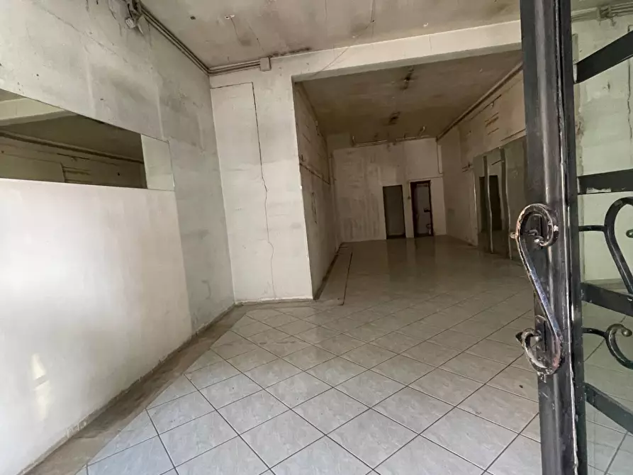 Immagine 5 di Negozio in affitto  in via manzoni a San Giorgio A Cremano