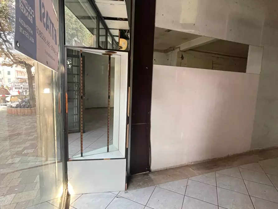 Immagine 6 di Negozio in affitto  in via manzoni a San Giorgio A Cremano