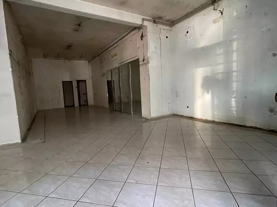 Immagine 7 di Negozio in affitto  in via manzoni a San Giorgio A Cremano
