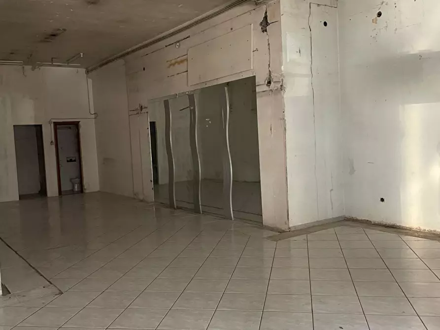 Immagine 9 di Negozio in affitto  in via manzoni a San Giorgio A Cremano