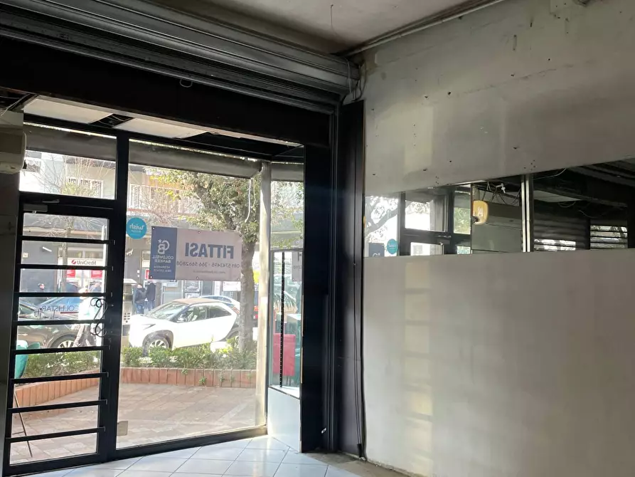 Immagine 11 di Negozio in affitto  in via manzoni a San Giorgio A Cremano