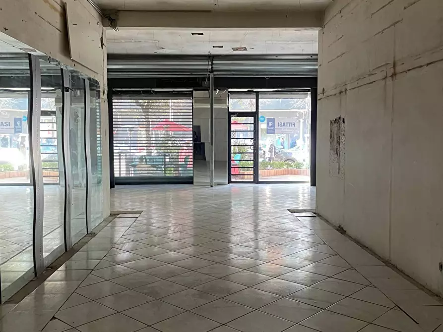 Immagine 13 di Negozio in affitto  in via manzoni a San Giorgio A Cremano