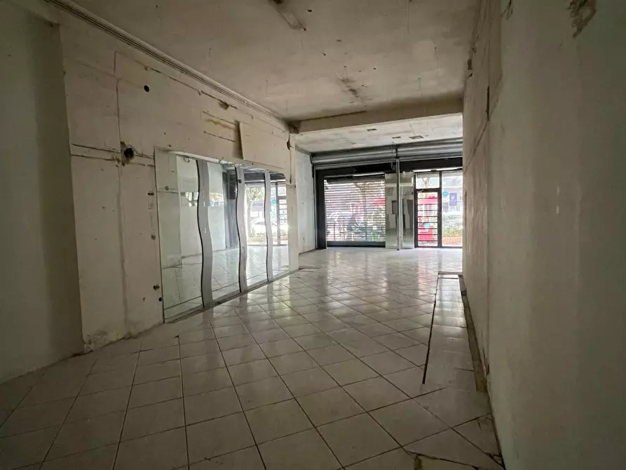 Immagine 15 di Negozio in affitto  in via manzoni a San Giorgio A Cremano