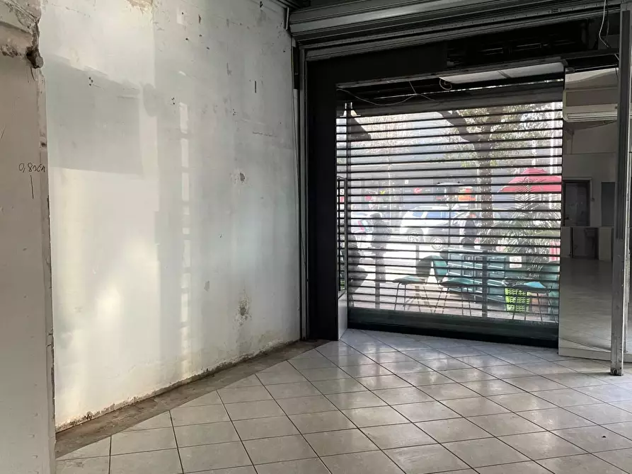 Immagine 16 di Negozio in affitto  in via manzoni a San Giorgio A Cremano