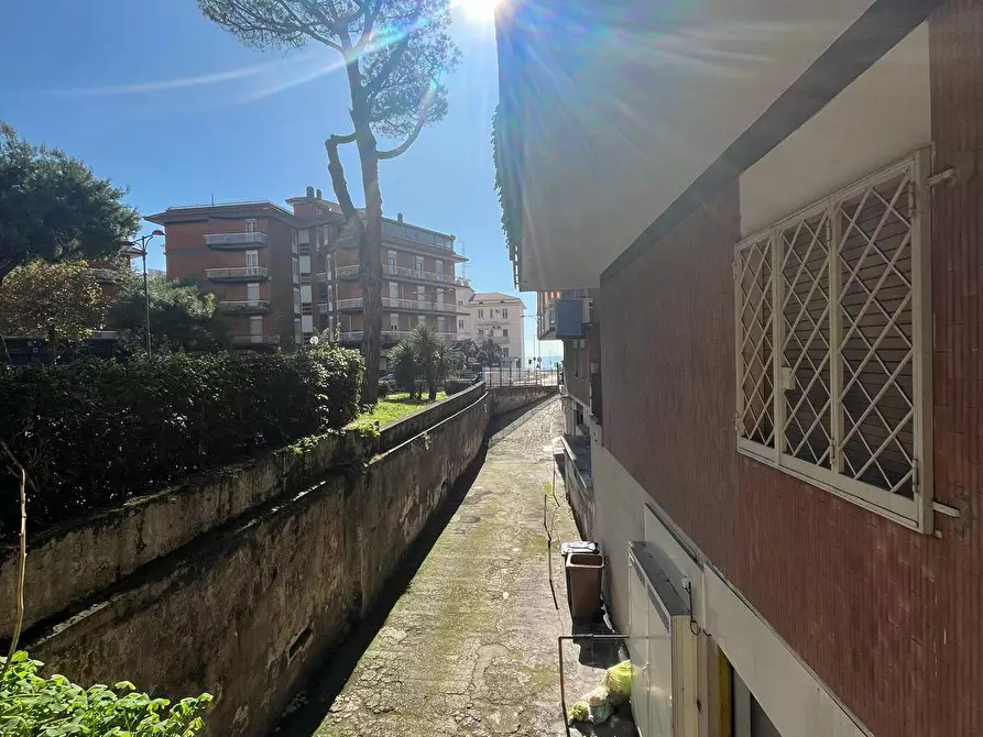 Immagine 11 di Appartamento in vendita  in via giacomo matteotti a Formia