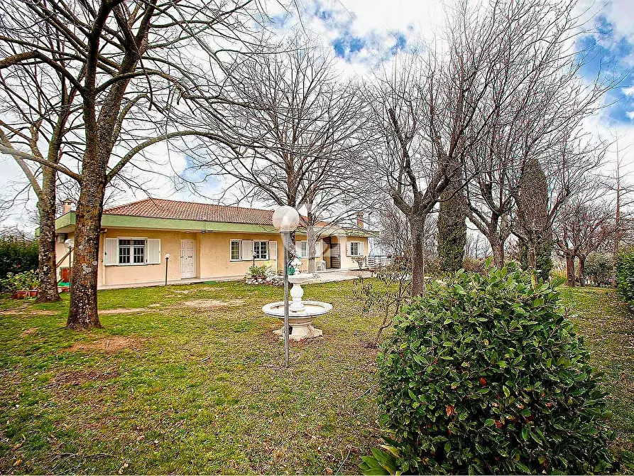 Immagine 1 di Villa in vendita  in Strada Costa Volpara a Viterbo