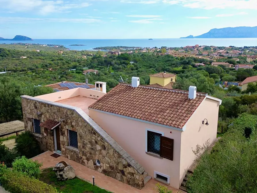 Immagine 2 di Villa in vendita  in VIA DEL GIGLIO a Olbia