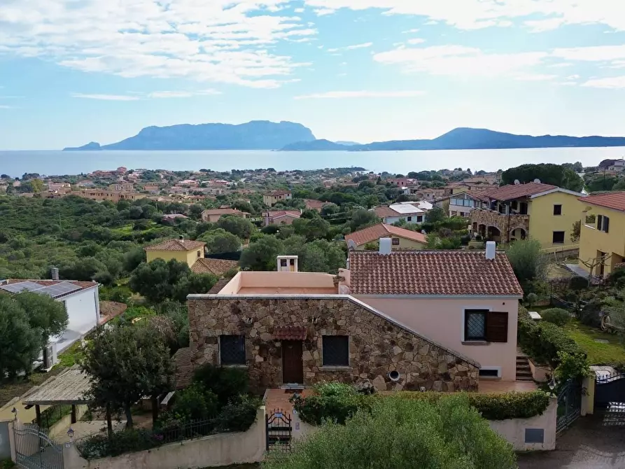 Immagine 1 di Villa in vendita  in VIA DEL GIGLIO a Olbia