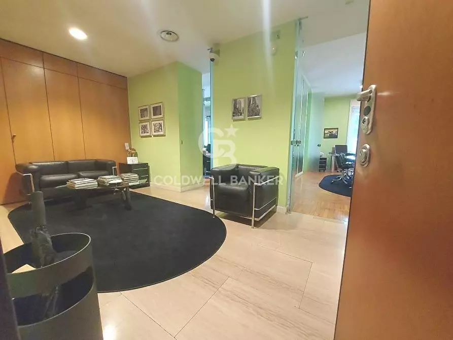 Immagine 1 di Ufficio in vendita  in Viale Vittorio Veneto a Milano