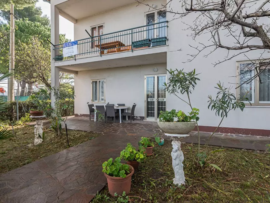 Immagine 3 di Appartamento in vendita  in Via Caprera a Riccione
