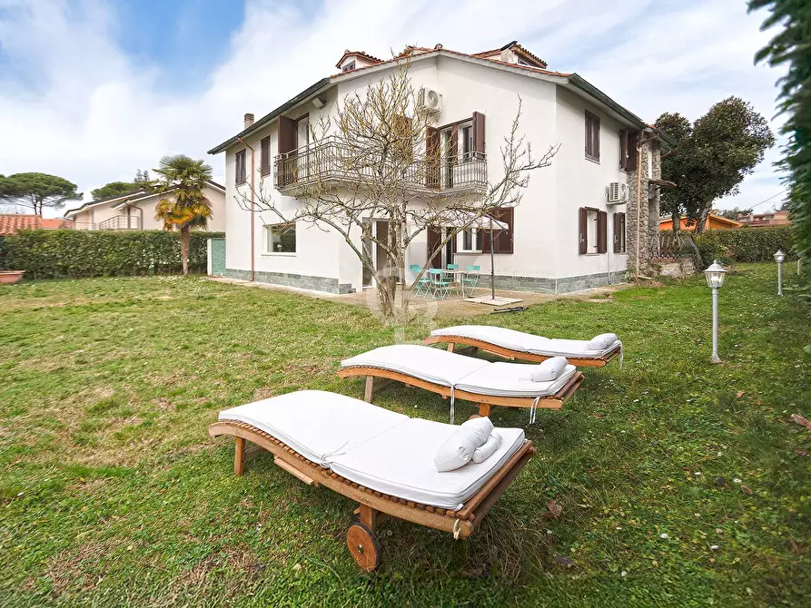 Immagine 1 di Villa in vendita  in Piazza Vascella a Ronciglione