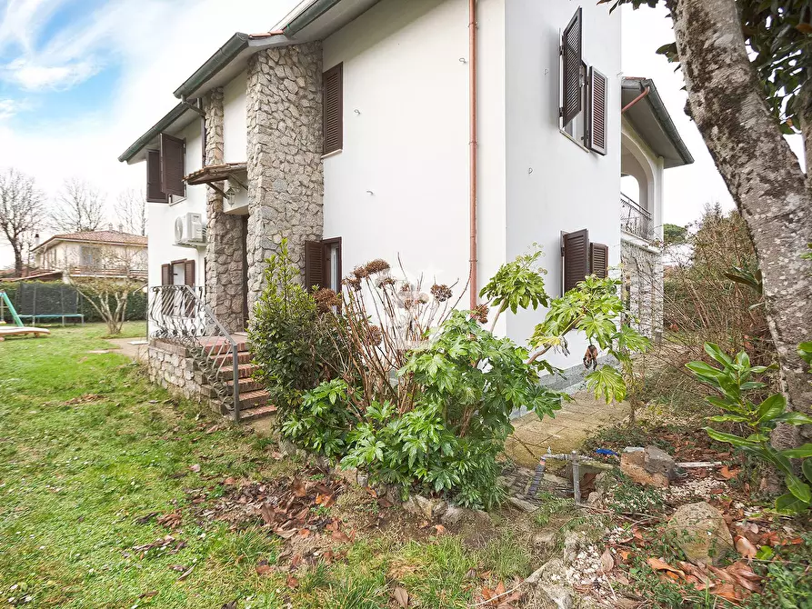 Immagine 17 di Villa in vendita  in Piazza Vascella a Ronciglione