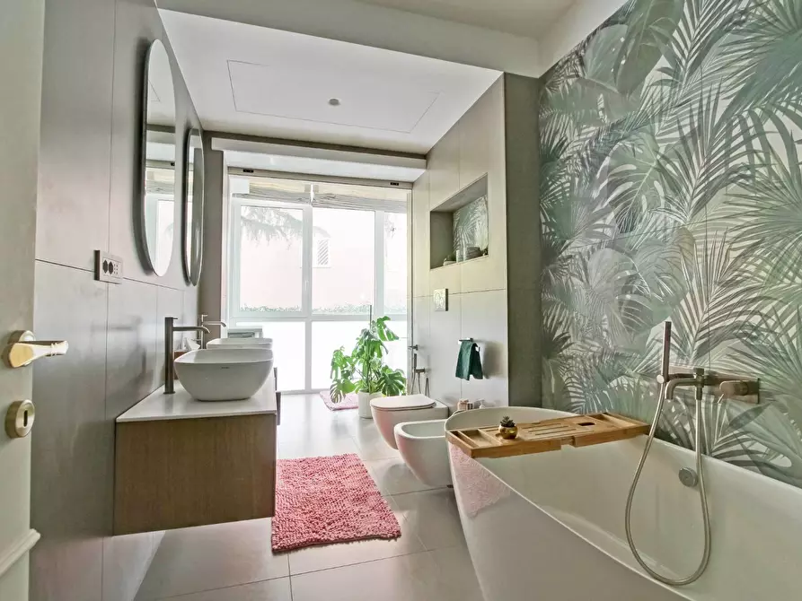 Immagine 26 di Appartamento in vendita  in Via Della Mendola a Roma