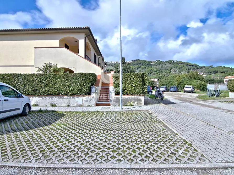 Immagine 17 di Appartamento in vendita  in Via della Costa a Campo Nell'elba