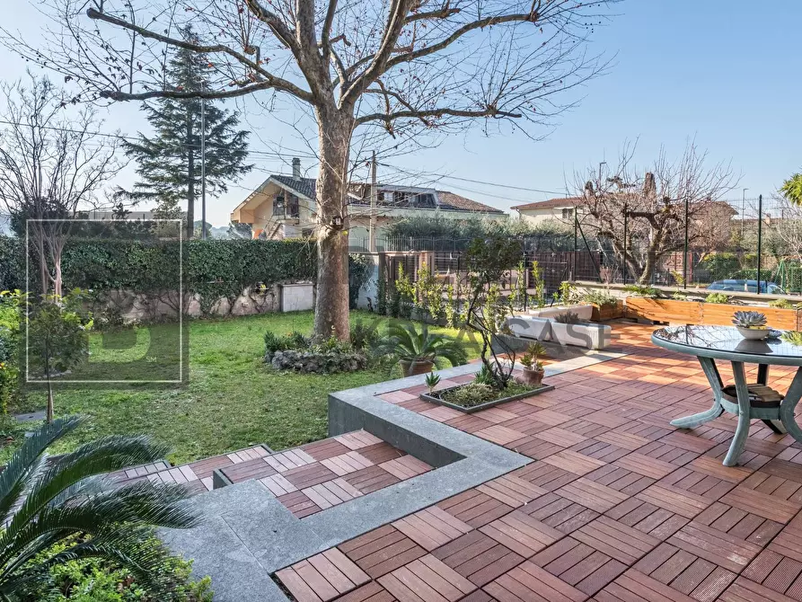 Immagine 3 di Villa in vendita  in Via Caprera a Ciampino