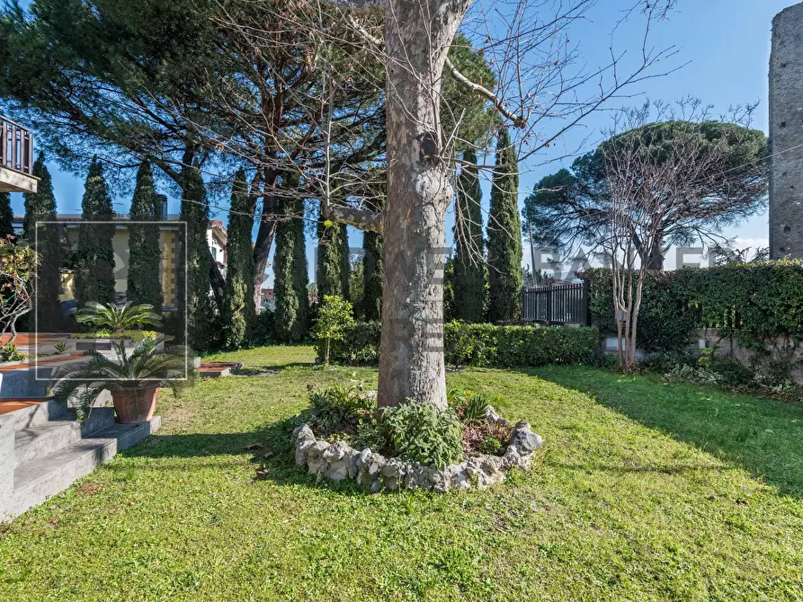 Immagine 4 di Villa in vendita  in Via Caprera a Ciampino