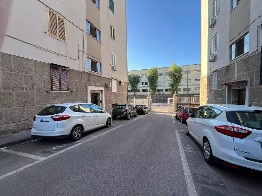 Immagine 1 di Appartamento in vendita  in via Angelo Camillo de Meis a Napoli