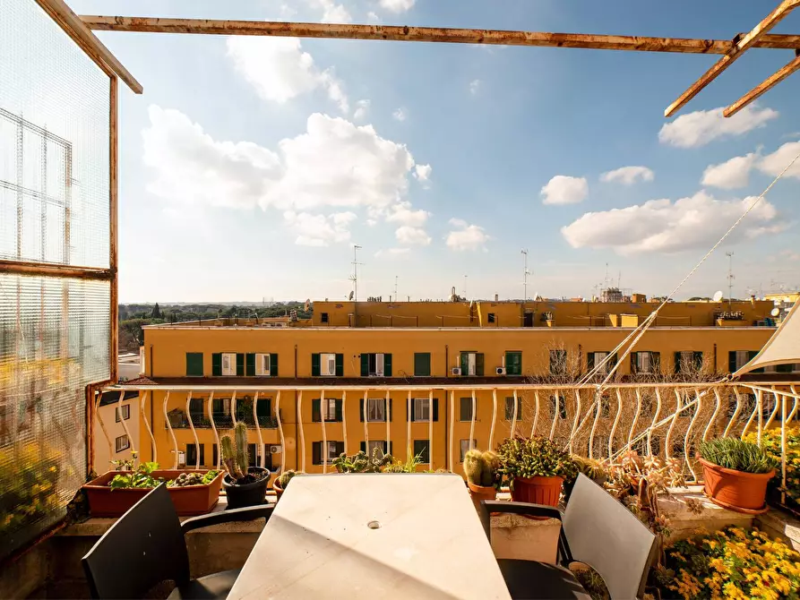 Immagine 17 di Attico in vendita  in Via Licia a Roma