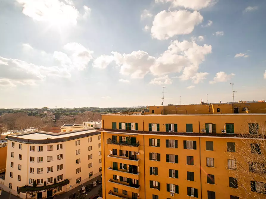 Immagine 1 di Attico in vendita  in Via Licia a Roma