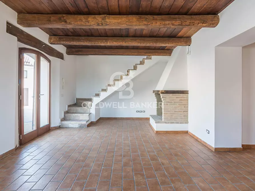 Immagine 5 di Appartamento in vendita  in Piazza Giardini Raffaello Sanzio a Tavoleto