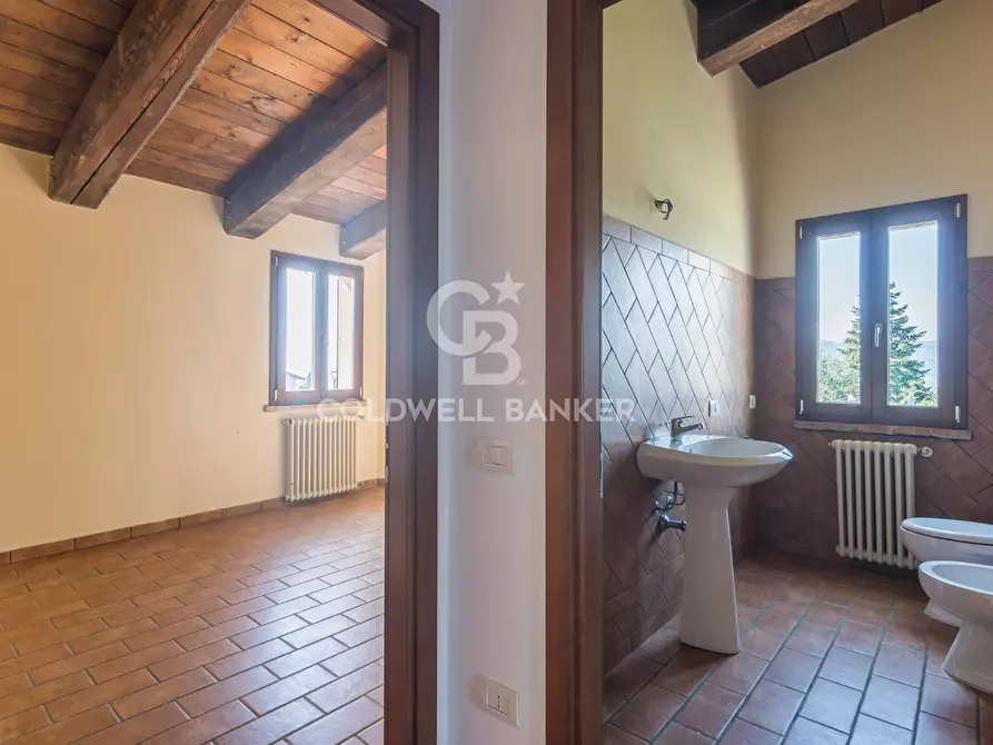 Immagine 13 di Appartamento in vendita  in Piazza Giardini Raffaello Sanzio a Tavoleto