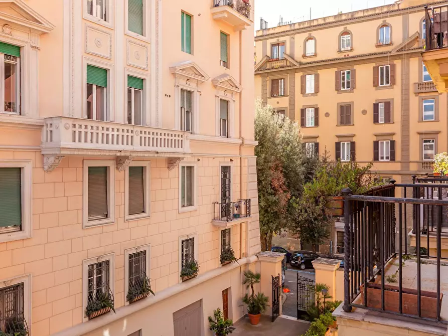 Immagine 25 di Appartamento in vendita  in Via Taro a Roma