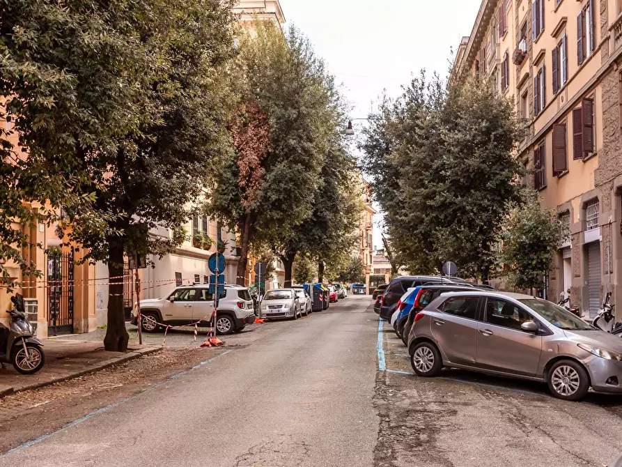 Immagine 28 di Appartamento in vendita  in Via Taro a Roma