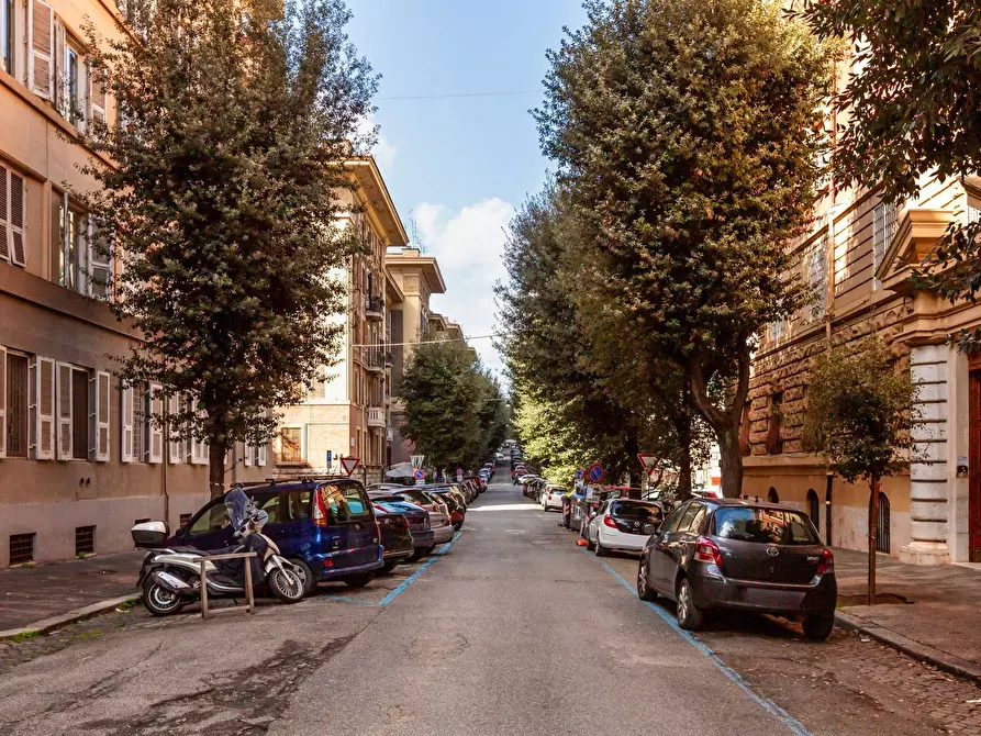 Immagine 29 di Appartamento in vendita  in Via Taro a Roma