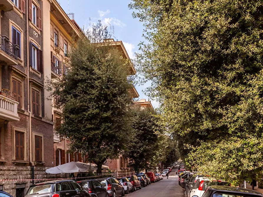 Immagine 30 di Appartamento in vendita  in Via Taro a Roma