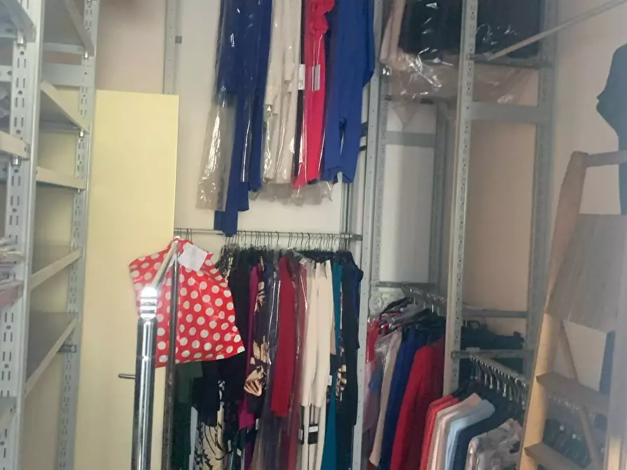 Immagine 6 di Negozio in vendita  in Via Bartolo Longo a Napoli