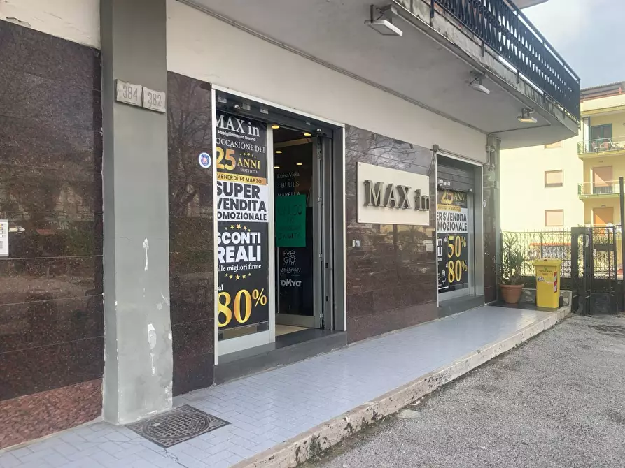Immagine 2 di Negozio in vendita  in Via Bartolo Longo a Napoli