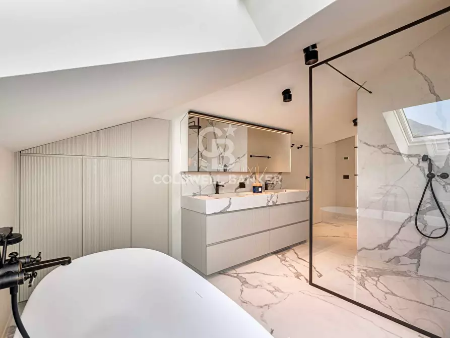 Immagine 10 di Appartamento in vendita  in via Della Libertà a Cernobbio