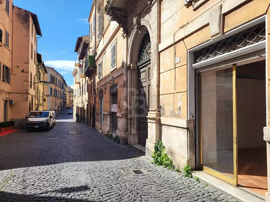 Immagine 7 di Locale commerciale in affitto  in Via Amendola a Viterbo