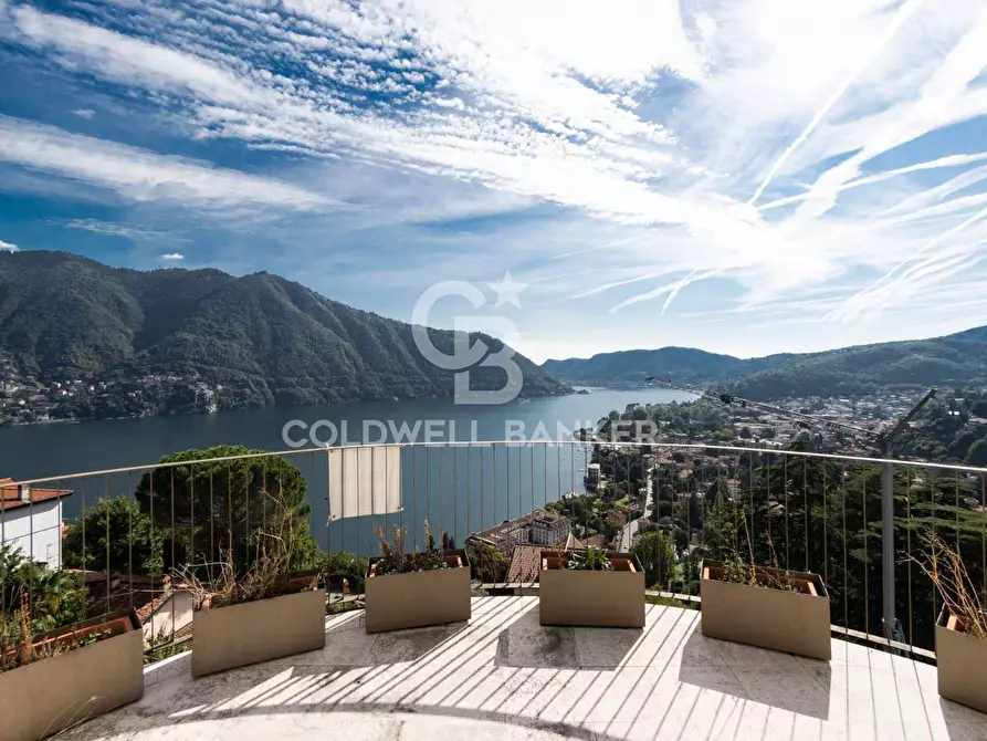 Immagine 3 di Appartamento in vendita  in Via Della Libertà a Cernobbio