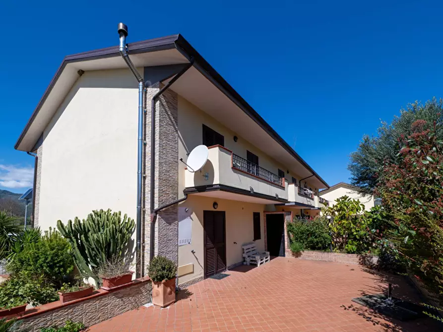 Immagine 3 di Villa in vendita  in Via Fiei a Castelnuovo Cilento