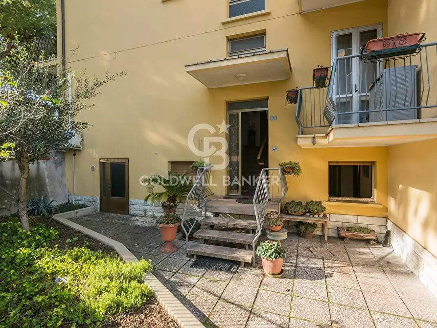 Immagine 19 di Appartamento in vendita  in Viale Tripoli a Riccione