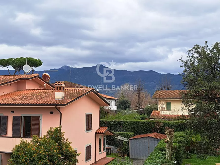 Immagine 14 di Appartamento in vendita  in Via Gorizia a Forte Dei Marmi