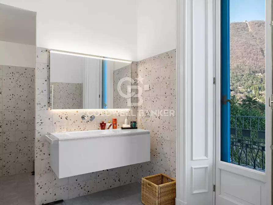 Immagine 17 di Villa in affitto  in via Milano a Argegno