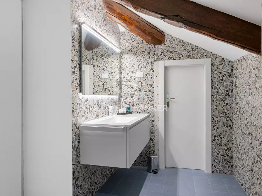 Immagine 26 di Villa in affitto  in via Milano a Argegno