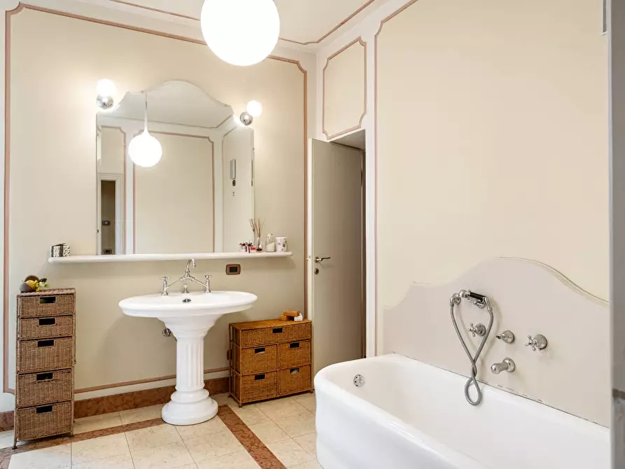 Immagine 22 di Villa in vendita  in Via Bicocca a Varese