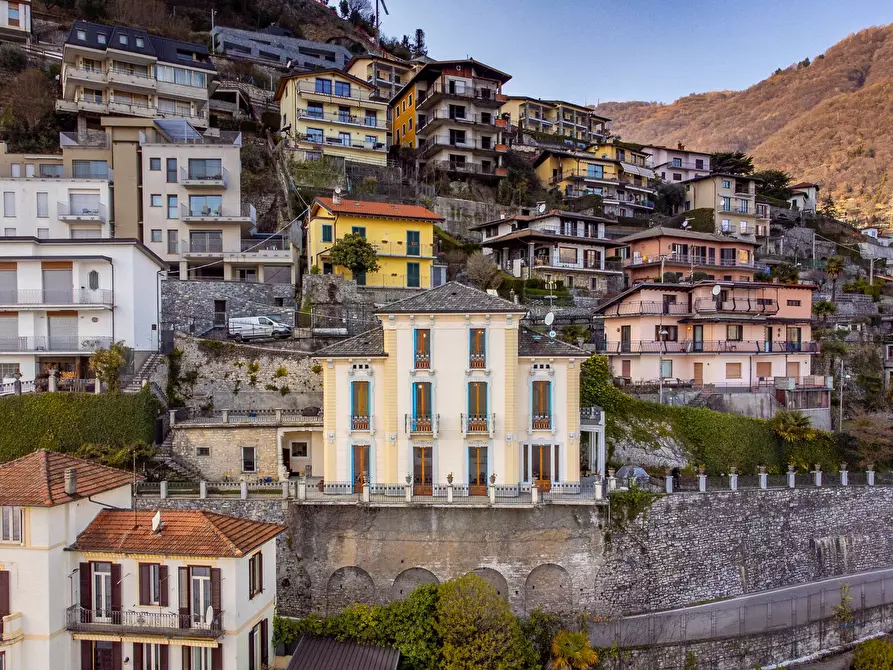 Immagine 2 di Villa in vendita  in via Milano a Argegno