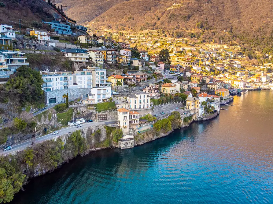 Immagine 5 di Villa in vendita  in via Milano a Argegno