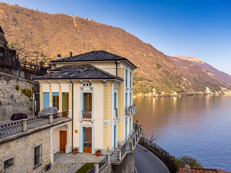 Immagine 7 di Villa in vendita  in via Milano a Argegno